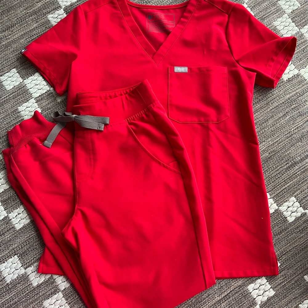 FIGS Pop Red Scrub Set XS